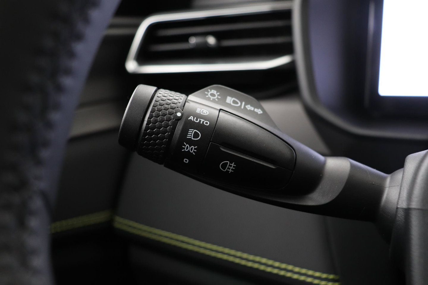 Lynk & Co 01 1.5 More | ACC | Panoramadak | 360° Camera | Stoel+Stuurverwarming | BLIS | 20 Inch
