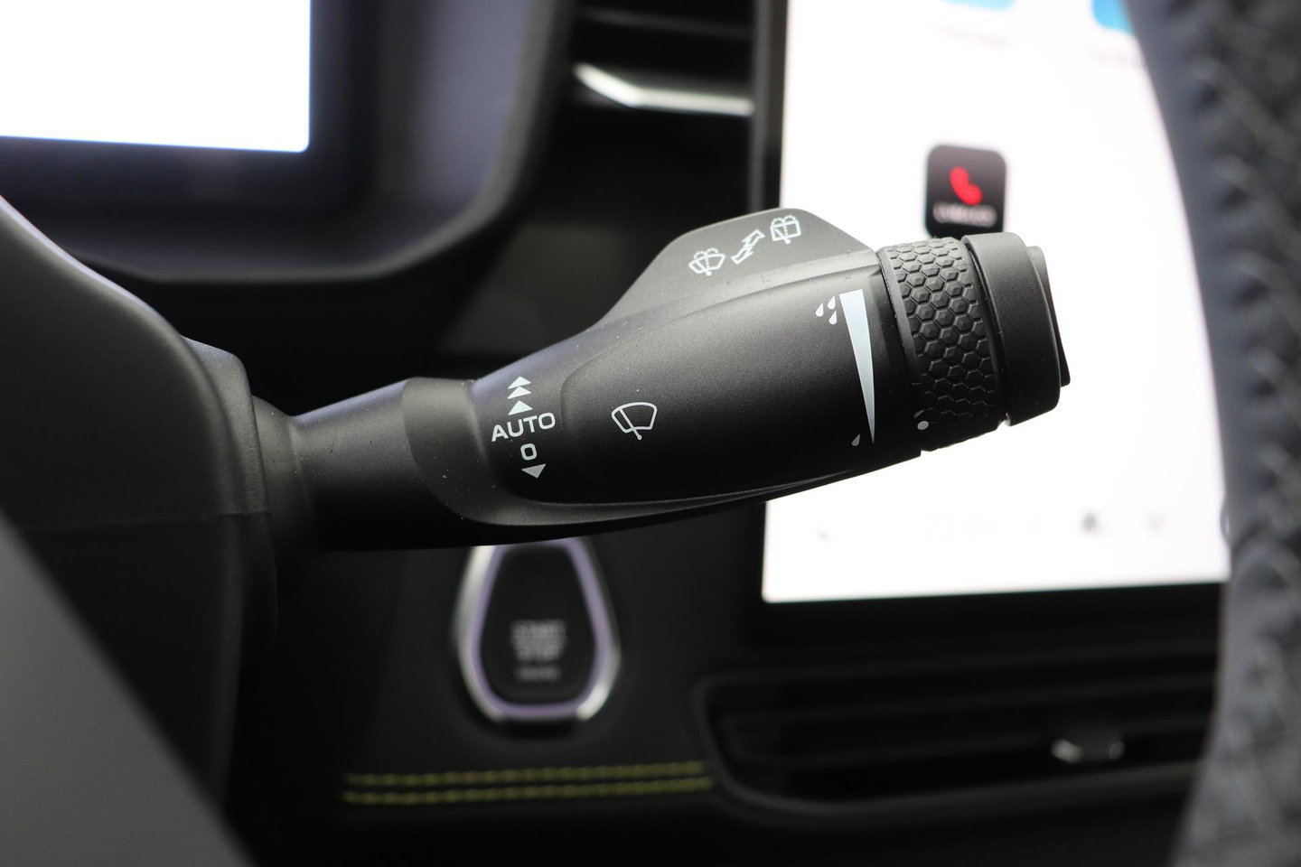 Lynk & Co 01 1.5 More | ACC | Panoramadak | 360° Camera | Stoel+Stuurverwarming | BLIS | 20 Inch