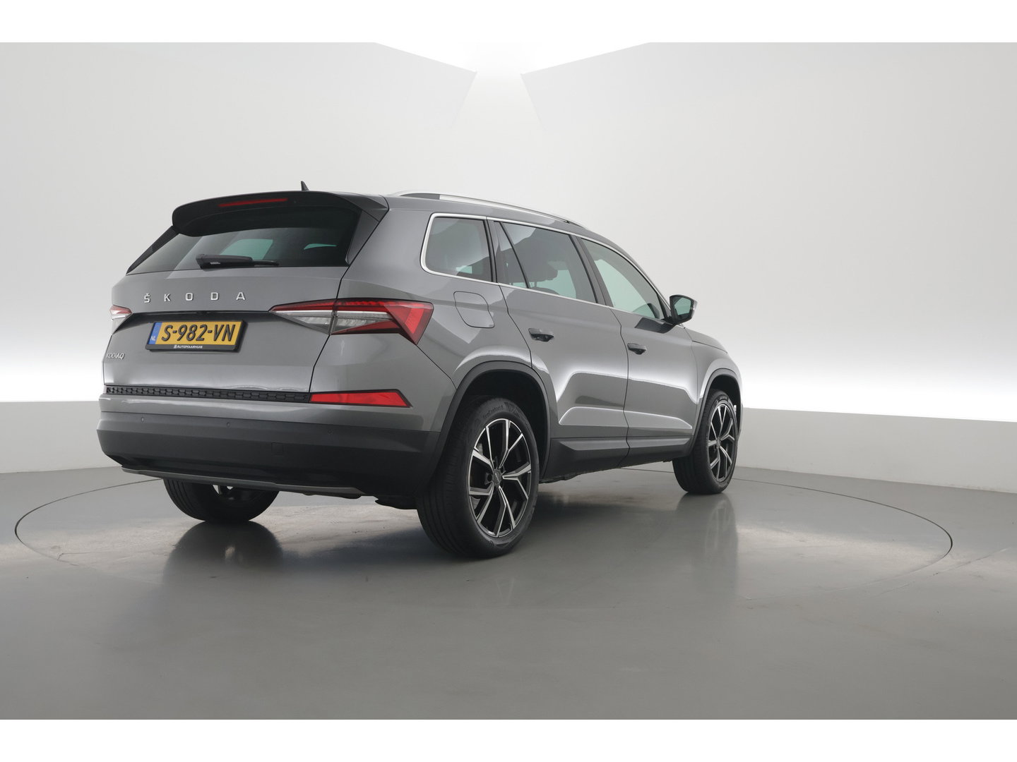 Škoda Kodiaq 1.5 TSI Business Edition 7p. | Rijklaar! | Adapt. Cruise | Camera | Keyless | Stoel- Stuurverw. | Apple CarPlay | Navi |