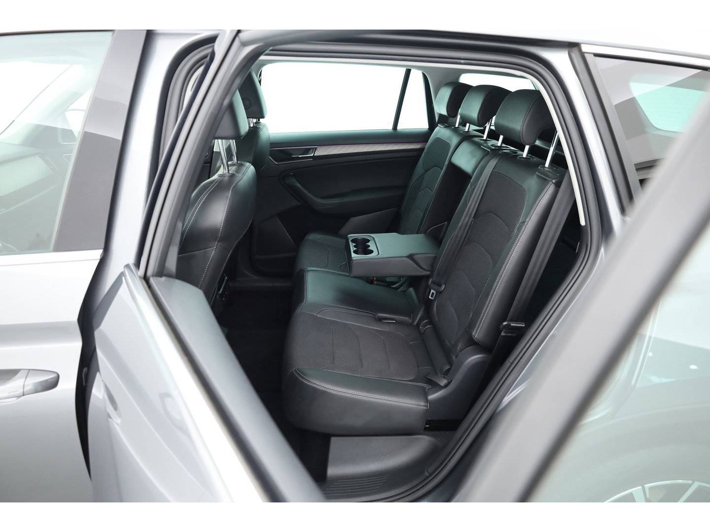 Škoda Kodiaq 1.5 TSI Business Edition 7p. | Rijklaar! | Adapt. Cruise | Camera | Keyless | Stoel- Stuurverw. | Apple CarPlay | Navi |