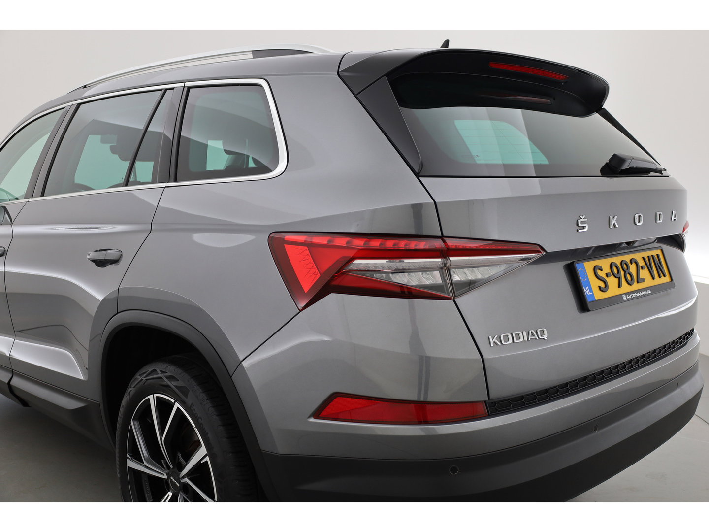 Škoda Kodiaq 1.5 TSI Business Edition 7p. | Rijklaar! | Adapt. Cruise | Camera | Keyless | Stoel- Stuurverw. | Apple CarPlay | Navi |