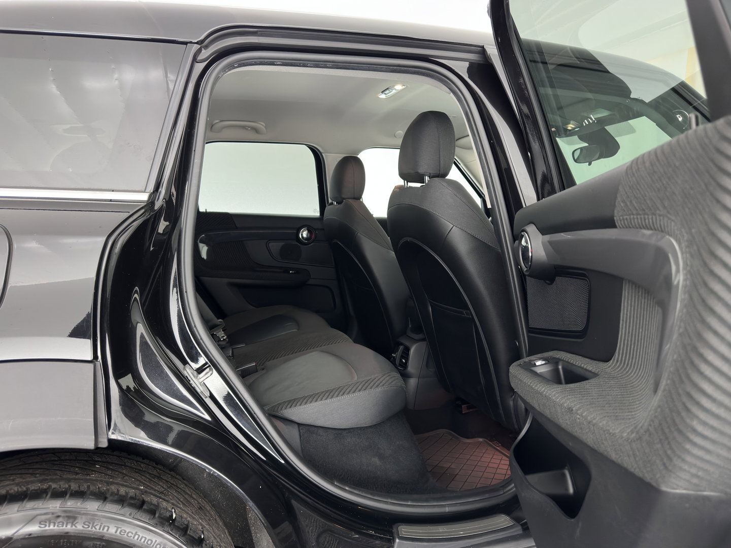 MINI Countryman 1.5 Cooper S E ALL4 (Plug-in) Aut. *LEATHER-FABRIC | FULL-LED | SPORT-SEATS | AMBIENT-LIGHT | KEYLESS | PRIVACY-GLASS | NAVI-FULLMAP | ECC | PDC | CRUISE | 18''ALU*
