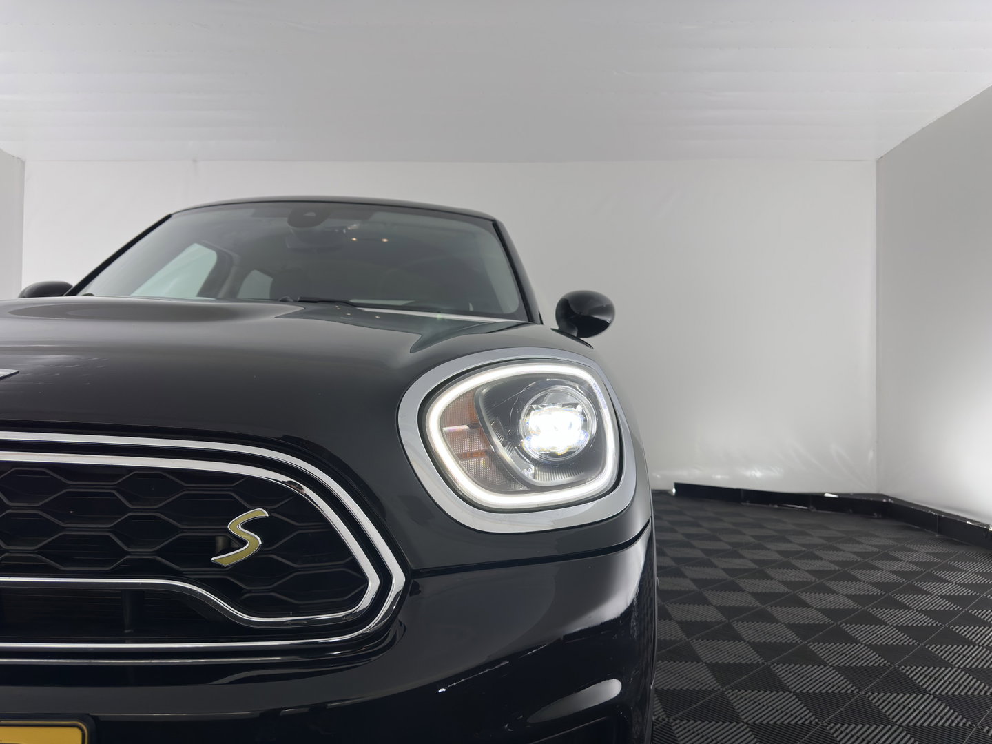 MINI Countryman 1.5 Cooper S E ALL4 (Plug-in) Aut. *LEATHER-FABRIC | FULL-LED | SPORT-SEATS | AMBIENT-LIGHT | KEYLESS | PRIVACY-GLASS | NAVI-FULLMAP | ECC | PDC | CRUISE | 18''ALU*