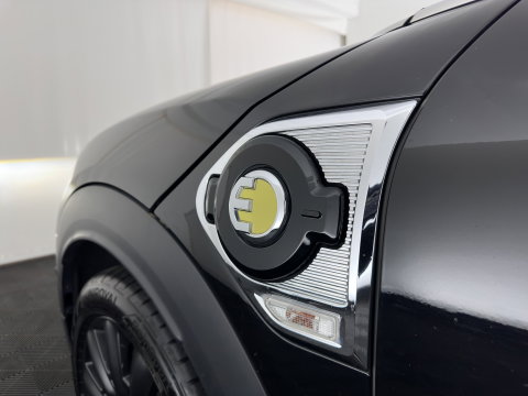 MINI Countryman 1.5 Cooper S E ALL4 (Plug-in) Aut. *LEATHER-FABRIC | FULL-LED | SPORT-SEATS | AMBIENT-LIGHT | KEYLESS | PRIVACY-GLASS | NAVI-FULLMAP | ECC | PDC | CRUISE | 18''ALU*