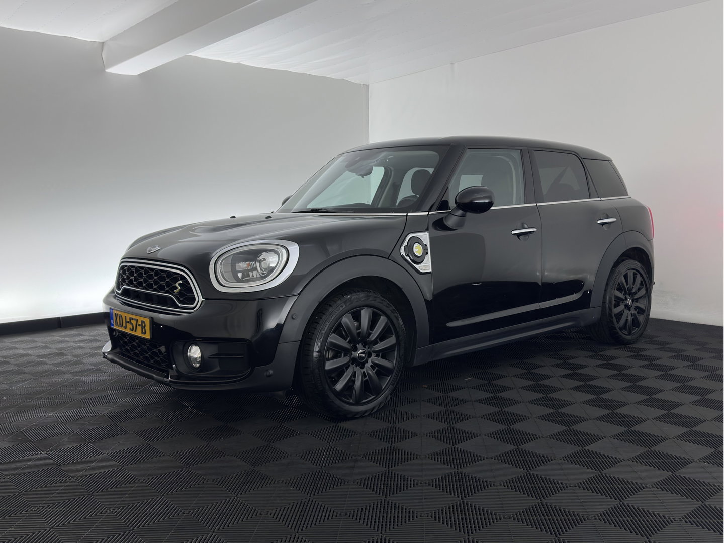 MINI Countryman 1.5 Cooper S E ALL4 (Plug-in) Aut. *LEATHER-FABRIC | FULL-LED | SPORT-SEATS | AMBIENT-LIGHT | KEYLESS | PRIVACY-GLASS | NAVI-FULLMAP | ECC | PDC | CRUISE | 18''ALU*