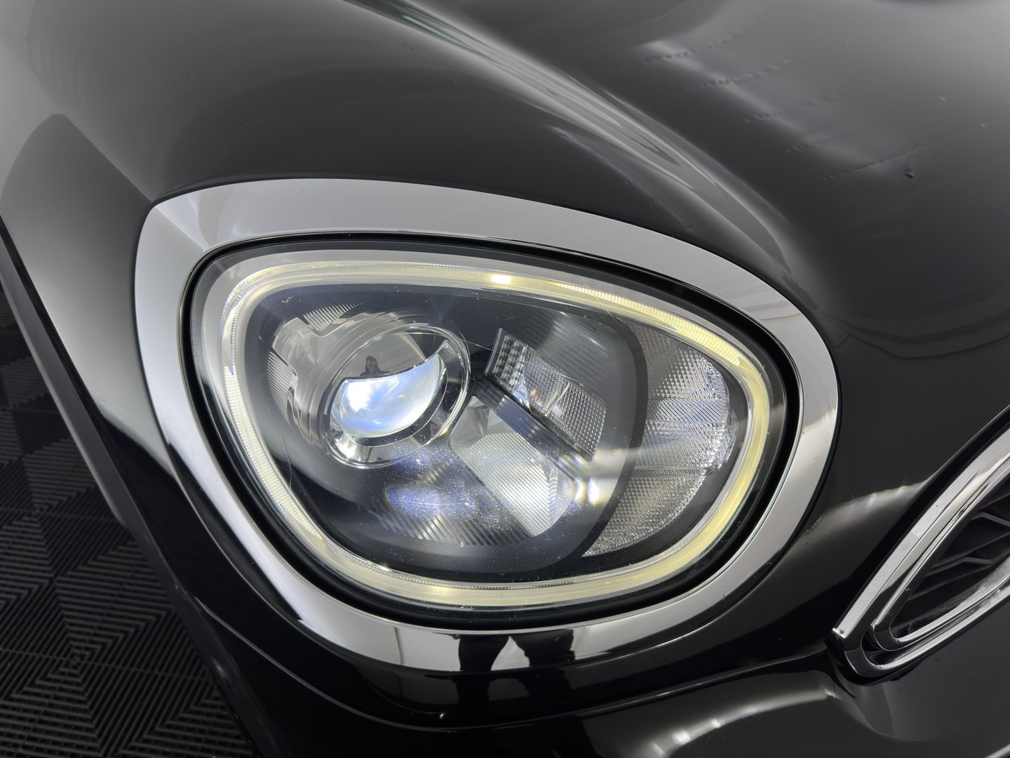 MINI Countryman 1.5 Cooper S E ALL4 (Plug-in) Aut. *LEATHER-FABRIC | FULL-LED | SPORT-SEATS | AMBIENT-LIGHT | KEYLESS | PRIVACY-GLASS | NAVI-FULLMAP | ECC | PDC | CRUISE | 18''ALU*