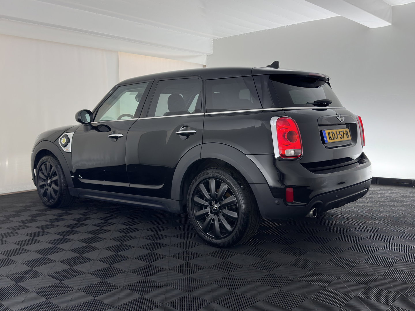 MINI Countryman 1.5 Cooper S E ALL4 (Plug-in) Aut. *LEATHER-FABRIC | FULL-LED | SPORT-SEATS | AMBIENT-LIGHT | KEYLESS | PRIVACY-GLASS | NAVI-FULLMAP | ECC | PDC | CRUISE | 18''ALU*