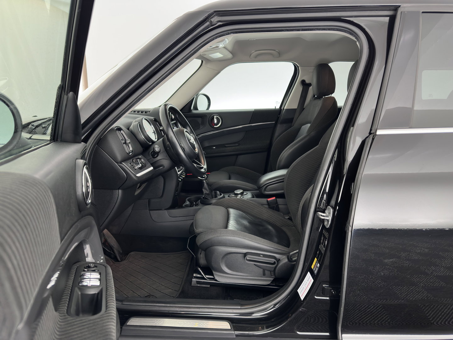 MINI Countryman 1.5 Cooper S E ALL4 (Plug-in) Aut. *LEATHER-FABRIC | FULL-LED | SPORT-SEATS | AMBIENT-LIGHT | KEYLESS | PRIVACY-GLASS | NAVI-FULLMAP | ECC | PDC | CRUISE | 18''ALU*