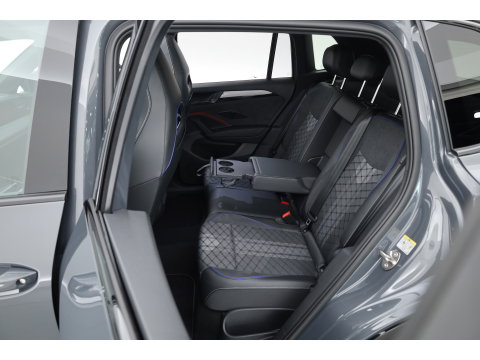 Volkswagen Tiguan 1.5 eHybrid R-Line Edition | Rijklaar! | Pano | Trekhaak | HUD | Adapt. Cruise | Keyless | IQ Light | 360cam | Dodehoek |