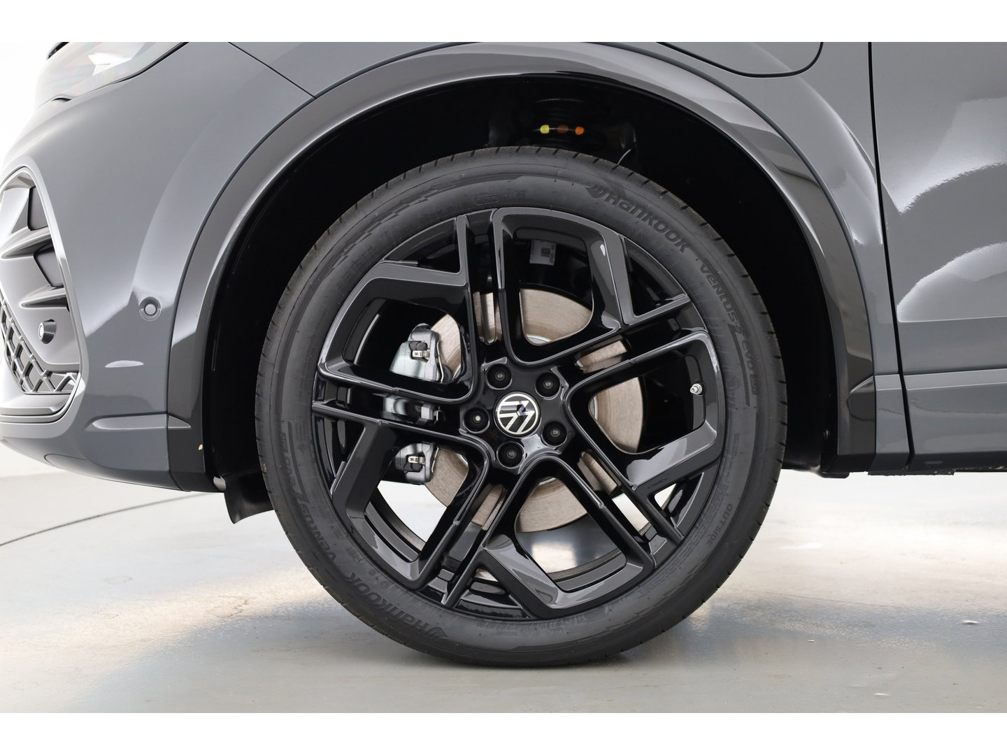 Volkswagen Tiguan 1.5 eHybrid R-Line Edition | Rijklaar! | Pano | Trekhaak | HUD | Adapt. Cruise | Keyless | IQ Light | 360cam | Dodehoek |