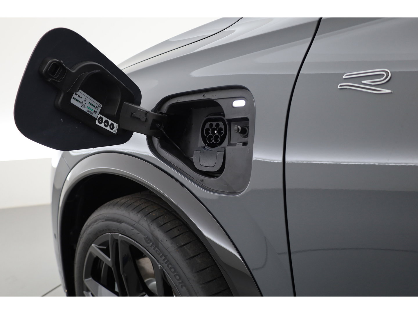 Volkswagen Tiguan 1.5 eHybrid R-Line Edition | Rijklaar! | Pano | Trekhaak | HUD | Adapt. Cruise | Keyless | IQ Light | 360cam | Dodehoek |