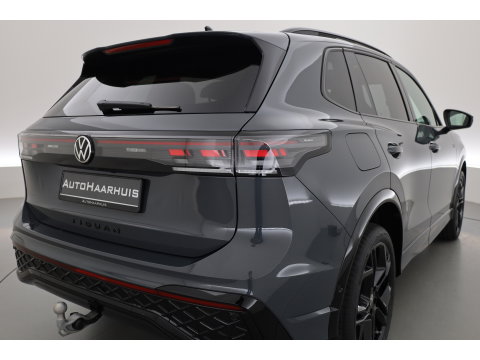 Volkswagen Tiguan 1.5 eHybrid R-Line Edition | Rijklaar! | Pano | Trekhaak | HUD | Adapt. Cruise | Keyless | IQ Light | 360cam | Dodehoek |