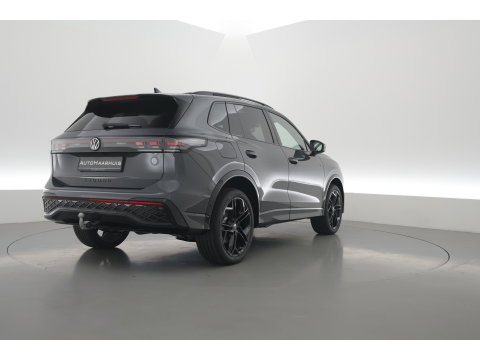 Volkswagen Tiguan 1.5 eHybrid R-Line Edition | Rijklaar! | Pano | Trekhaak | HUD | Adapt. Cruise | Keyless | IQ Light | 360cam | Dodehoek |