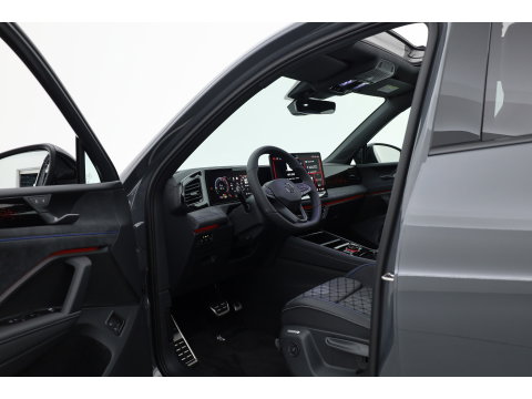 Volkswagen Tiguan 1.5 eHybrid R-Line Edition | Rijklaar! | Pano | Trekhaak | HUD | Adapt. Cruise | Keyless | IQ Light | 360cam | Dodehoek |