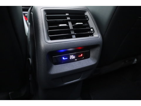 Volkswagen Tiguan 1.5 eHybrid R-Line Edition | Rijklaar! | Pano | Trekhaak | HUD | Adapt. Cruise | Keyless | IQ Light | 360cam | Dodehoek |