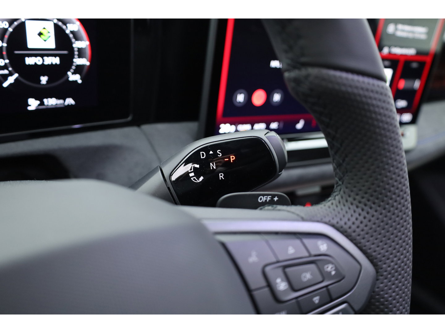 Volkswagen Tiguan 1.5 eHybrid R-Line Edition | Rijklaar! | Pano | Trekhaak | HUD | Adapt. Cruise | Keyless | IQ Light | 360cam | Dodehoek |