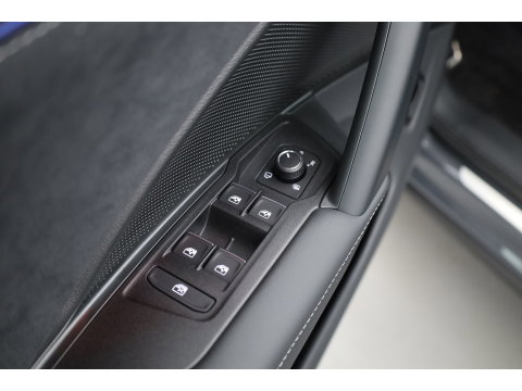 Volkswagen Tiguan 1.5 eHybrid R-Line Edition | Rijklaar! | Pano | Trekhaak | HUD | Adapt. Cruise | Keyless | IQ Light | 360cam | Dodehoek |