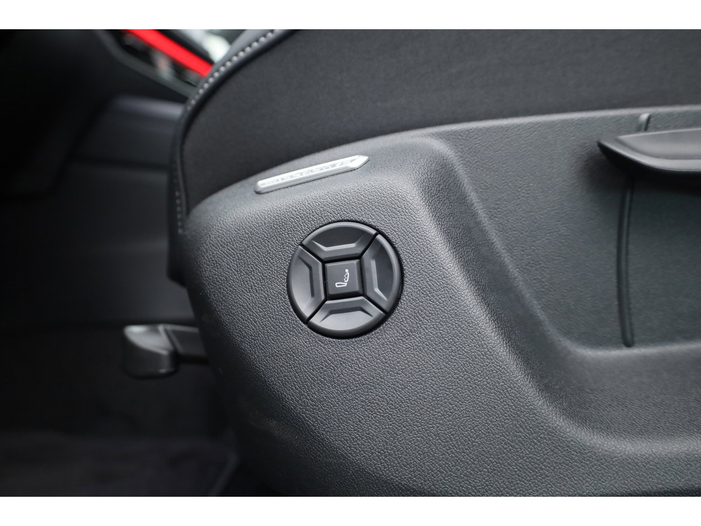 Volkswagen Tiguan 1.5 eHybrid R-Line Edition | Rijklaar! | Pano | Trekhaak | HUD | Adapt. Cruise | Keyless | IQ Light | 360cam | Dodehoek |