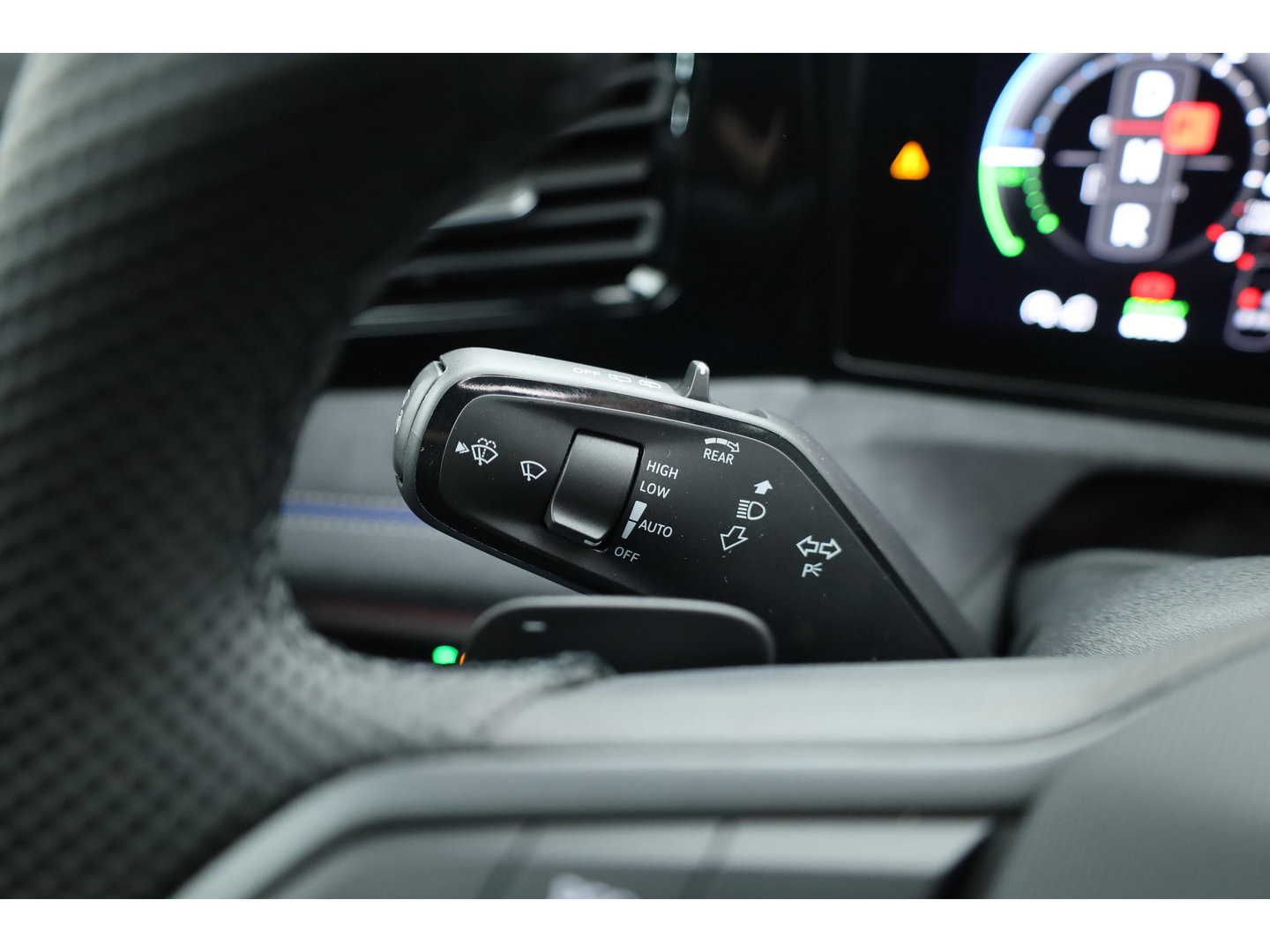 Volkswagen Tiguan 1.5 eHybrid R-Line Edition | Rijklaar! | Pano | Trekhaak | HUD | Adapt. Cruise | Keyless | IQ Light | 360cam | Dodehoek |