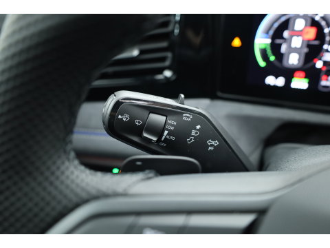 Volkswagen Tiguan 1.5 eHybrid R-Line Edition | Rijklaar! | Pano | Trekhaak | HUD | Adapt. Cruise | Keyless | IQ Light | 360cam | Dodehoek |