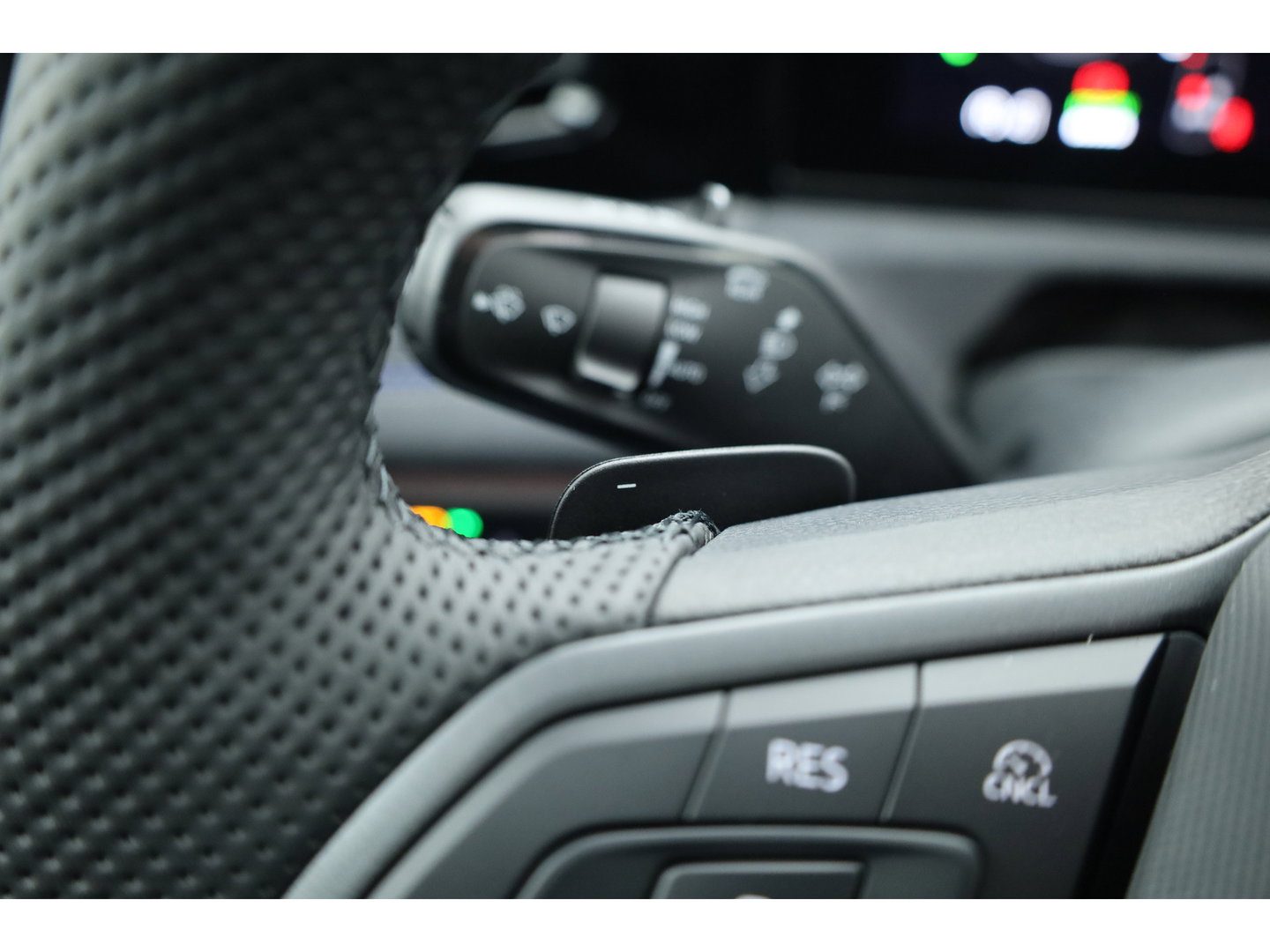 Volkswagen Tiguan 1.5 eHybrid R-Line Edition | Rijklaar! | Pano | Trekhaak | HUD | Adapt. Cruise | Keyless | IQ Light | 360cam | Dodehoek |