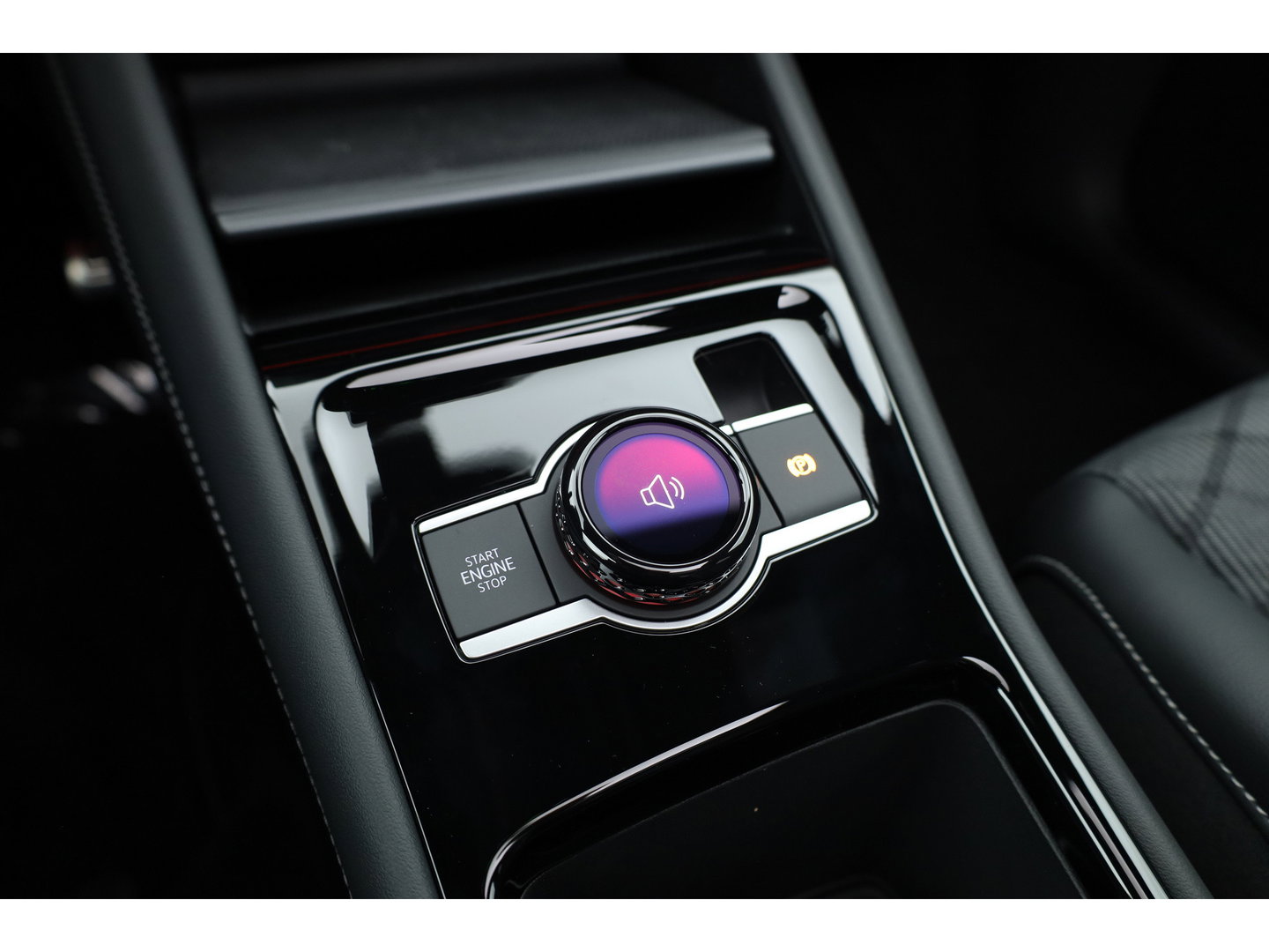 Volkswagen Tiguan 1.5 eHybrid R-Line Edition | Rijklaar! | Pano | Trekhaak | HUD | Adapt. Cruise | Keyless | IQ Light | 360cam | Dodehoek |