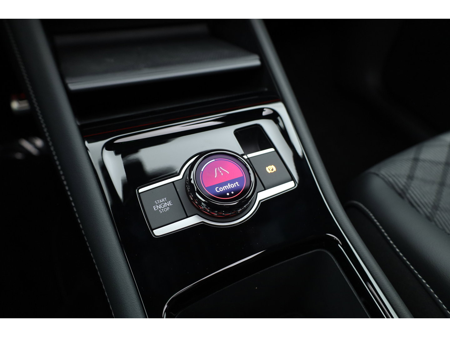 Volkswagen Tiguan 1.5 eHybrid R-Line Edition | Rijklaar! | Pano | Trekhaak | HUD | Adapt. Cruise | Keyless | IQ Light | 360cam | Dodehoek |