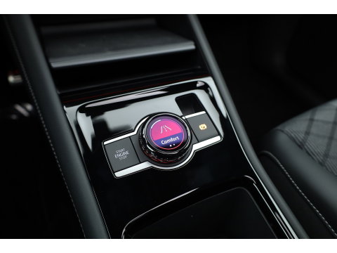 Volkswagen Tiguan 1.5 eHybrid R-Line Edition | Rijklaar! | Pano | Trekhaak | HUD | Adapt. Cruise | Keyless | IQ Light | 360cam | Dodehoek |