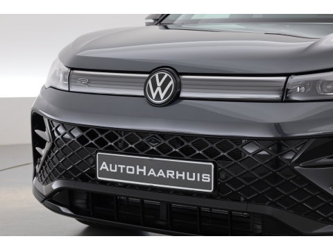 Volkswagen Tiguan 1.5 eHybrid R-Line Edition | Rijklaar! | Pano | Trekhaak | HUD | Adapt. Cruise | Keyless | IQ Light | 360cam | Dodehoek |