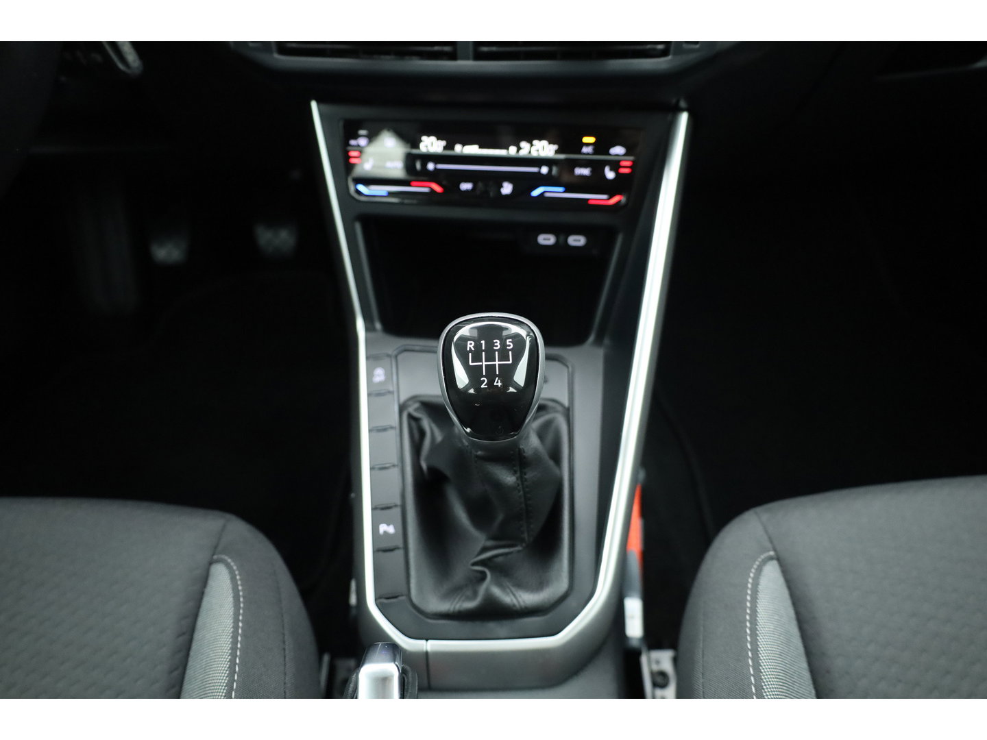 Volkswagen Polo 1.0 TSI Life Business | Rijklaar! | Dig. Cockpit | Adapt. Cruise | Apple CarPlay | Navi | Stoelverw. | Lane Assist