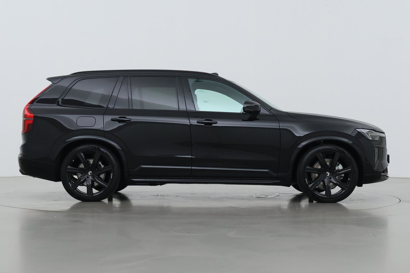 Volvo XC90 T8 Ultra Black Edition | HEICO 22 inch | Luchtvering | Bowers & Wilkins | Stoelventilatie | Trekhaak