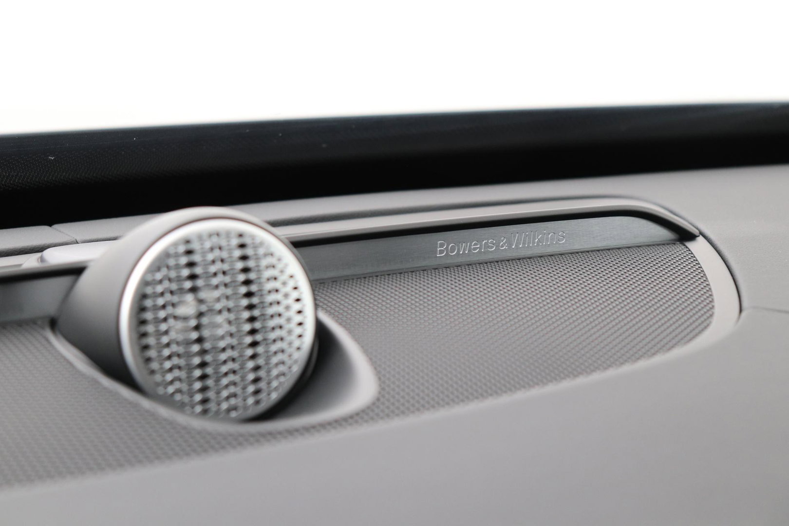 Volvo XC90 T8 Ultra Black Edition | HEICO 22 inch | Luchtvering | Bowers & Wilkins | Stoelventilatie | Trekhaak