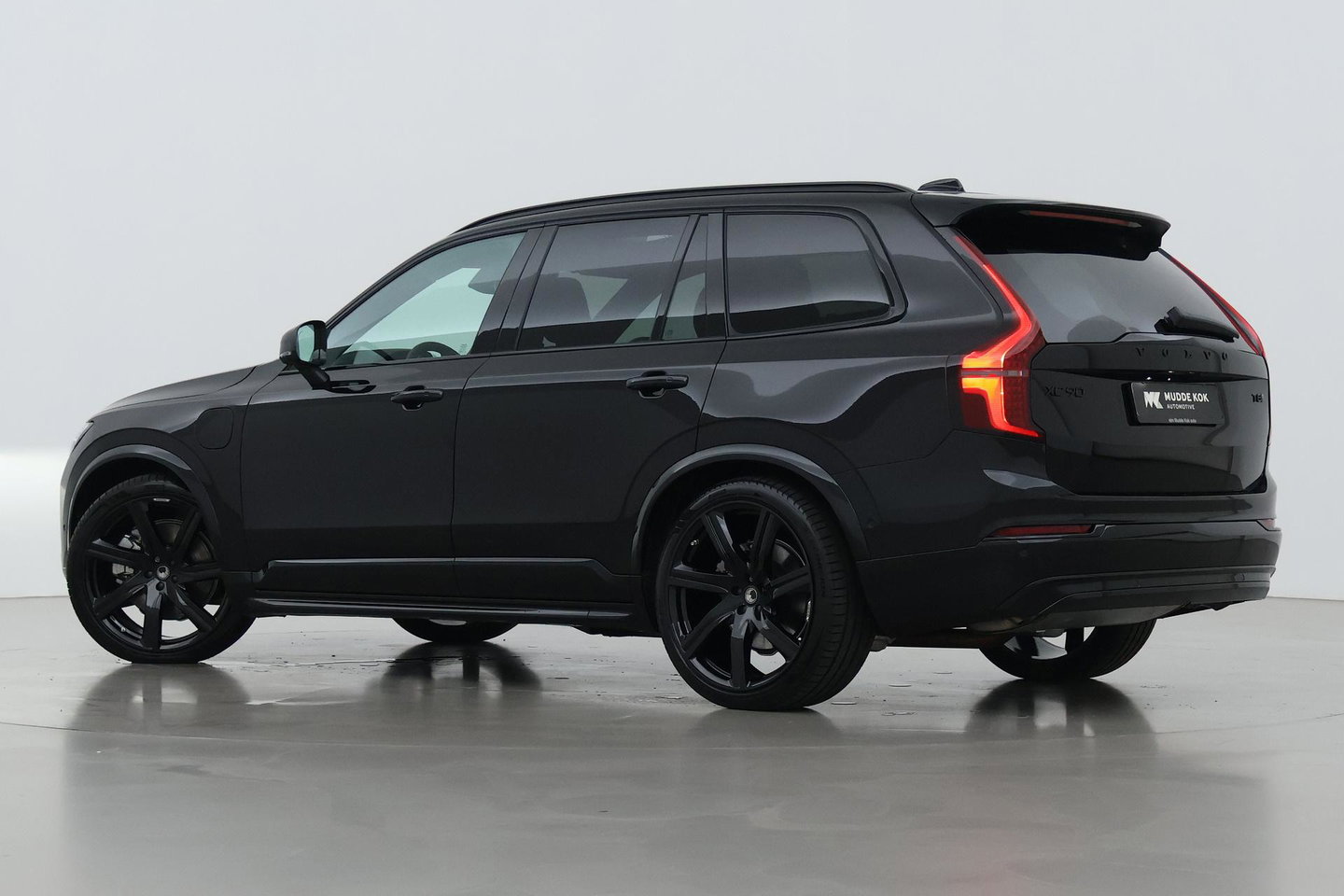 Volvo XC90 T8 Ultra Black Edition | HEICO 22 inch | Luchtvering | Bowers & Wilkins | Stoelventilatie | Trekhaak