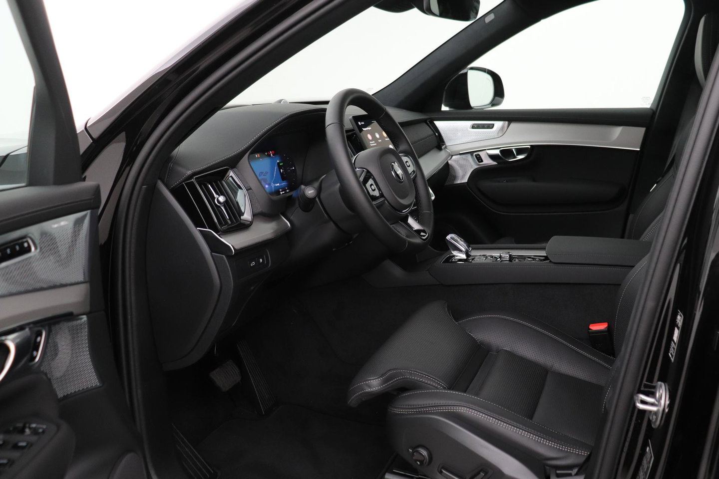 Volvo XC90 T8 Ultra Black Edition | HEICO 22 inch | Luchtvering | Bowers & Wilkins | Stoelventilatie | Trekhaak