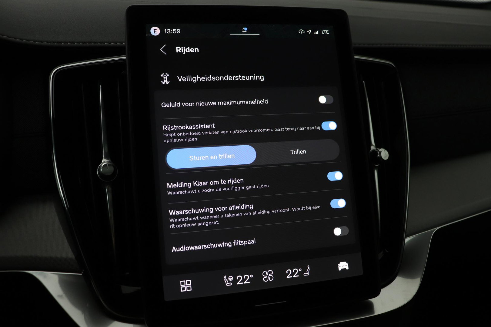 Volvo XC90 T8 Ultra Black Edition | HEICO 22 inch | Luchtvering | Bowers & Wilkins | Stoelventilatie | Trekhaak