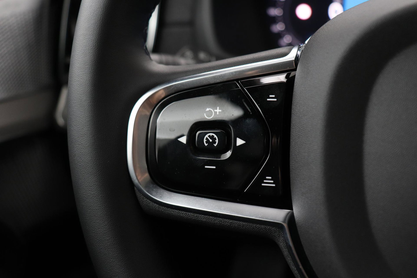 Volvo XC90 T8 Ultra Black Edition | HEICO 22 inch | Luchtvering | Bowers & Wilkins | Stoelventilatie | Trekhaak