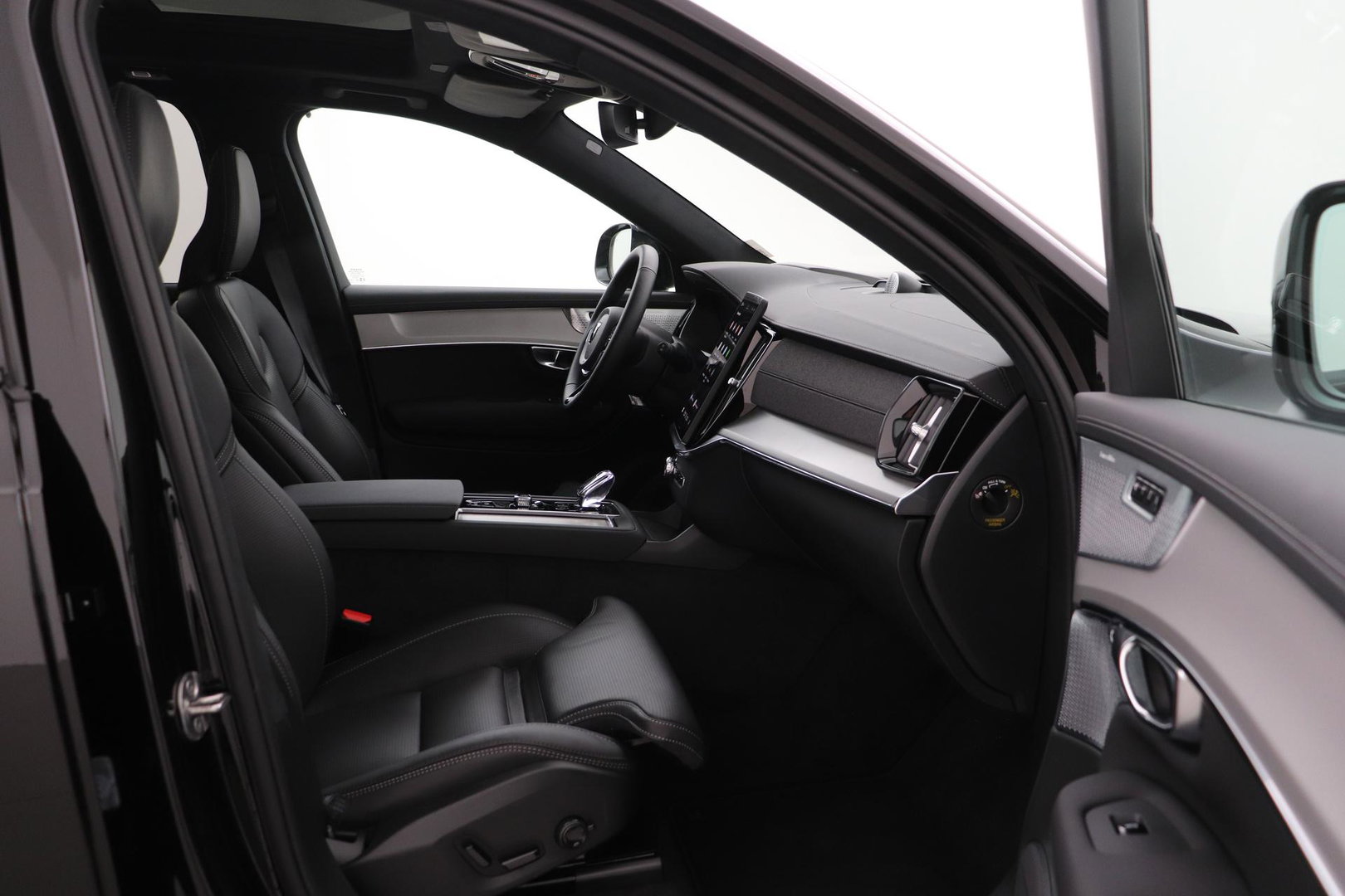 Volvo XC90 T8 Ultra Black Edition | HEICO 22 inch | Luchtvering | Bowers & Wilkins | Stoelventilatie | Trekhaak