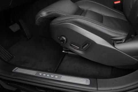 Volvo XC90 T8 Ultra Black Edition | HEICO 22 inch | Luchtvering | Bowers & Wilkins | Stoelventilatie | Trekhaak