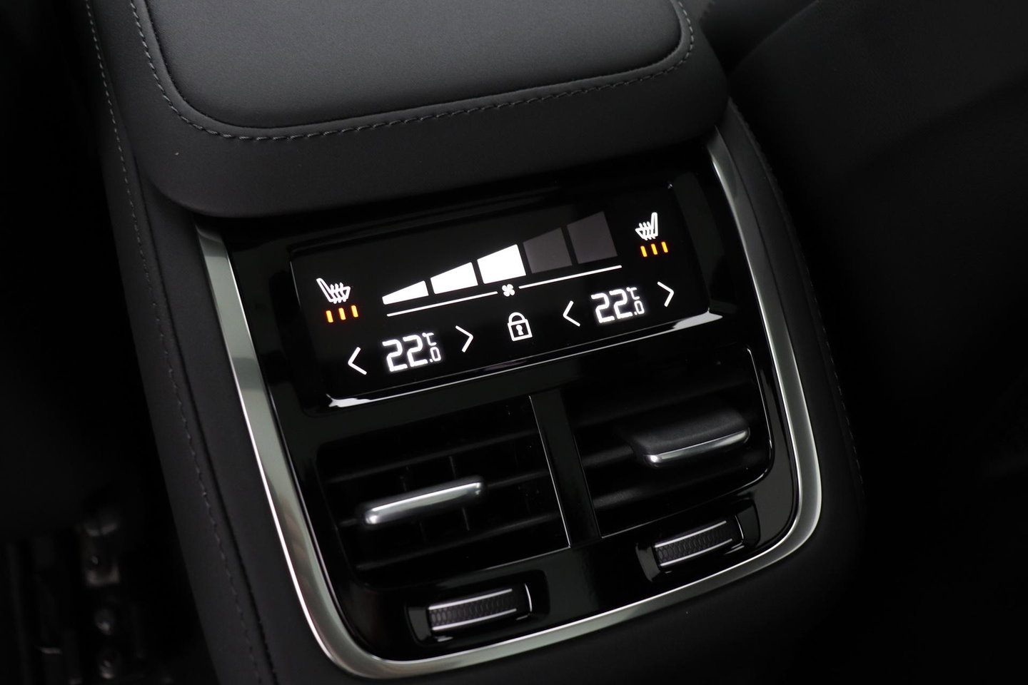 Volvo XC90 T8 Ultra Black Edition | HEICO 22 inch | Luchtvering | Bowers & Wilkins | Stoelventilatie | Trekhaak