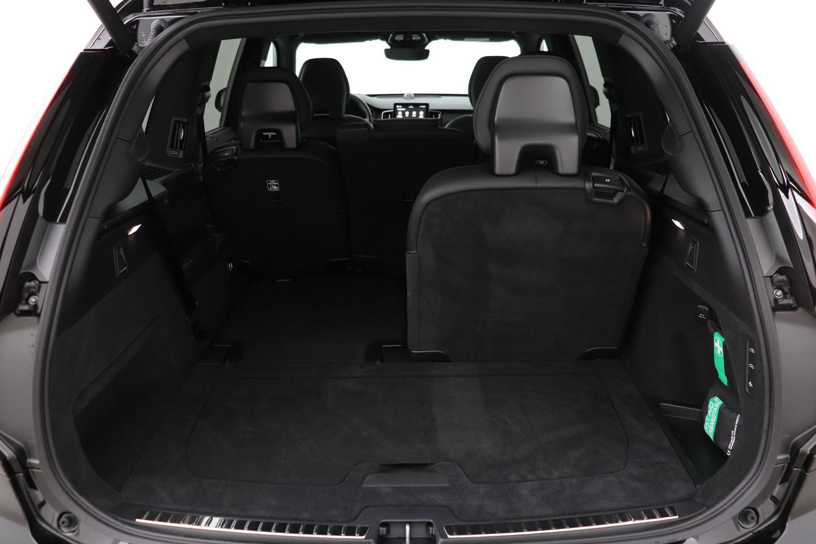 Volvo XC90 T8 Ultra Black Edition | HEICO 22 inch | Luchtvering | Bowers & Wilkins | Stoelventilatie | Trekhaak