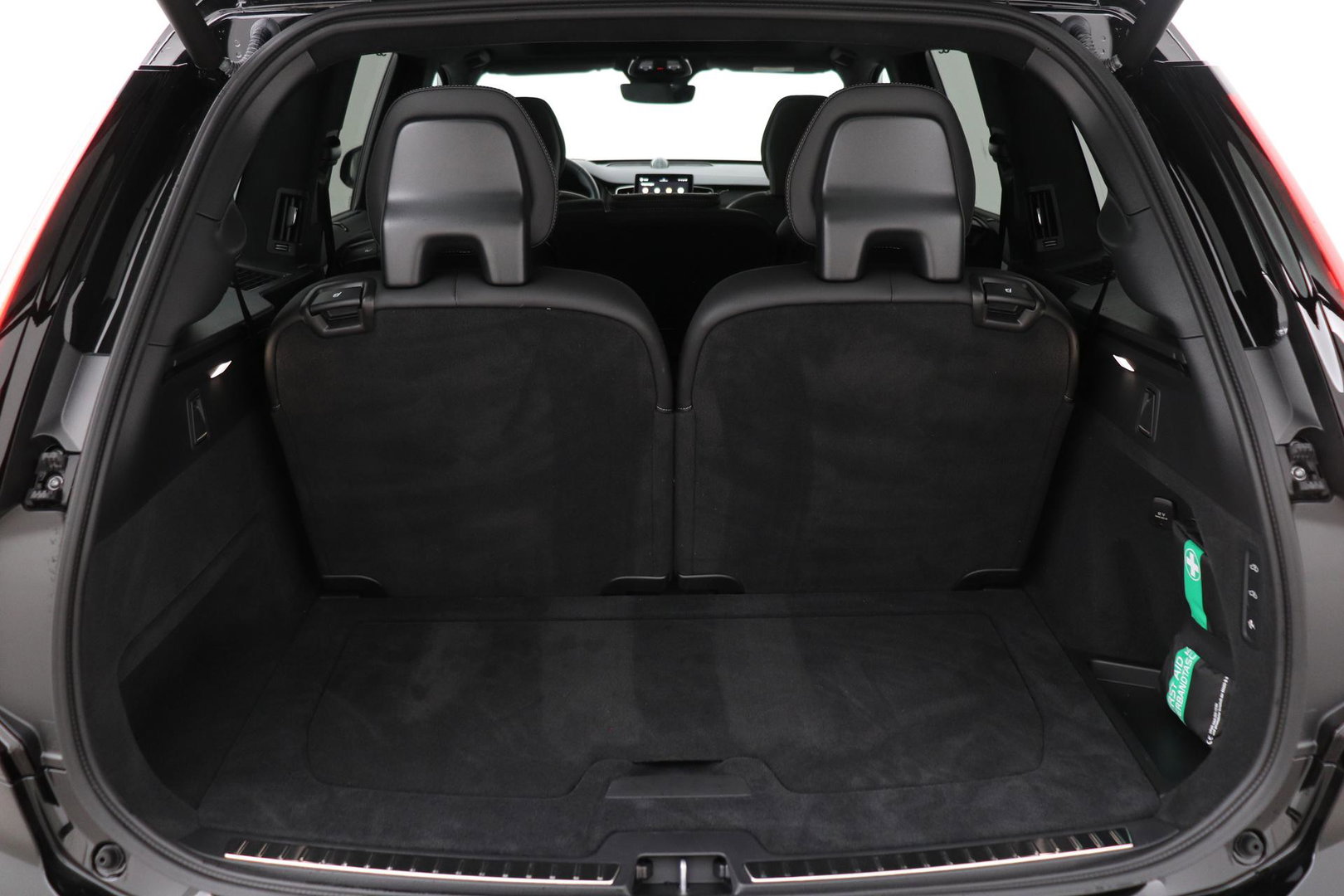 Volvo XC90 T8 Ultra Black Edition | HEICO 22 inch | Luchtvering | Bowers & Wilkins | Stoelventilatie | Trekhaak