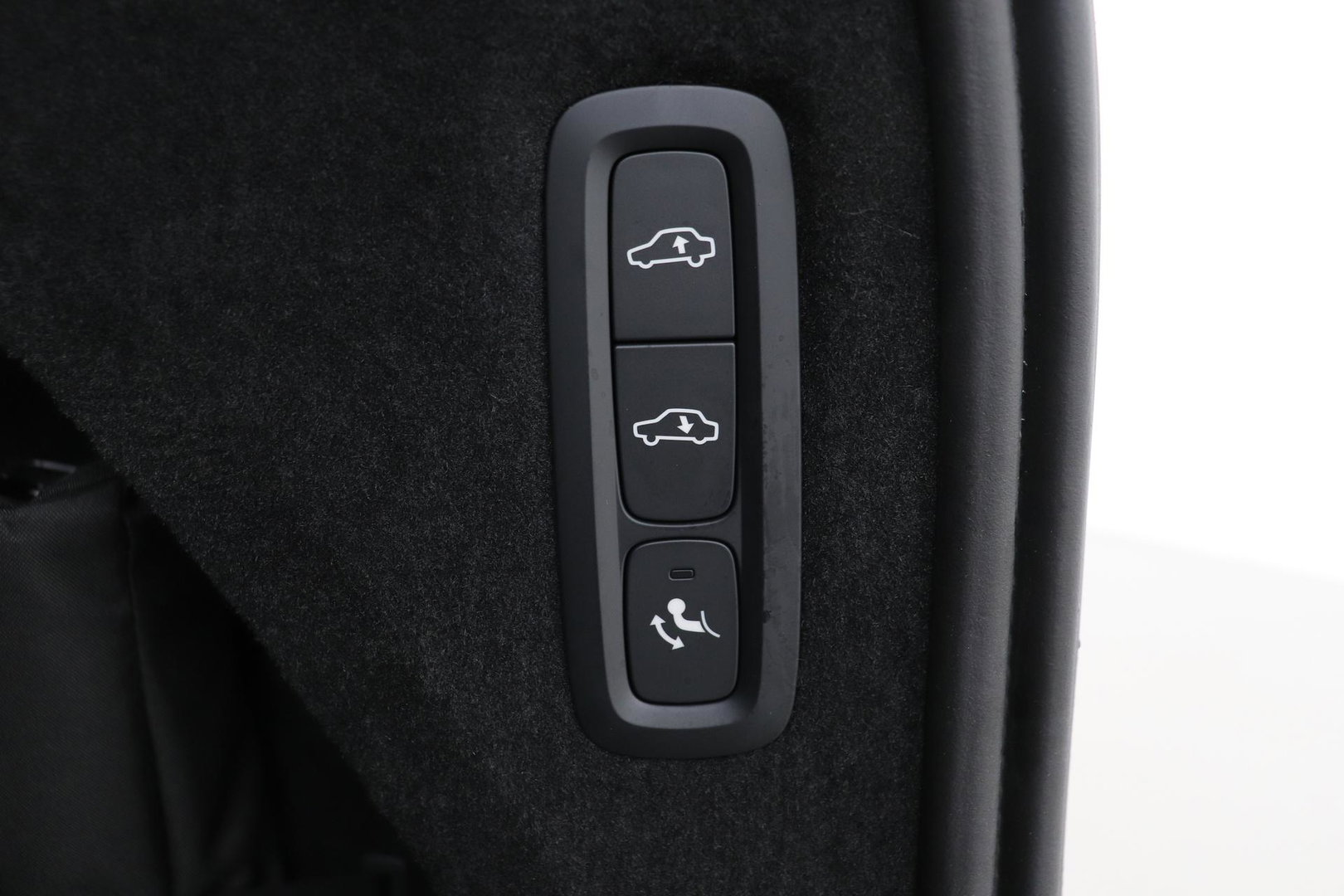 Volvo XC90 T8 Ultra Black Edition | HEICO 22 inch | Luchtvering | Bowers & Wilkins | Stoelventilatie | Trekhaak