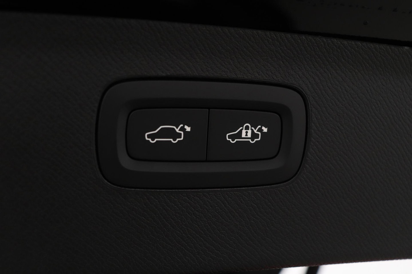 Volvo XC90 T8 Ultra Black Edition | HEICO 22 inch | Luchtvering | Bowers & Wilkins | Stoelventilatie | Trekhaak