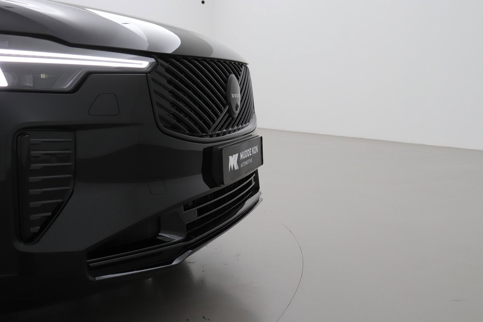 Volvo XC90 T8 Ultra Black Edition | HEICO 22 inch | Luchtvering | Bowers & Wilkins | Stoelventilatie | Trekhaak