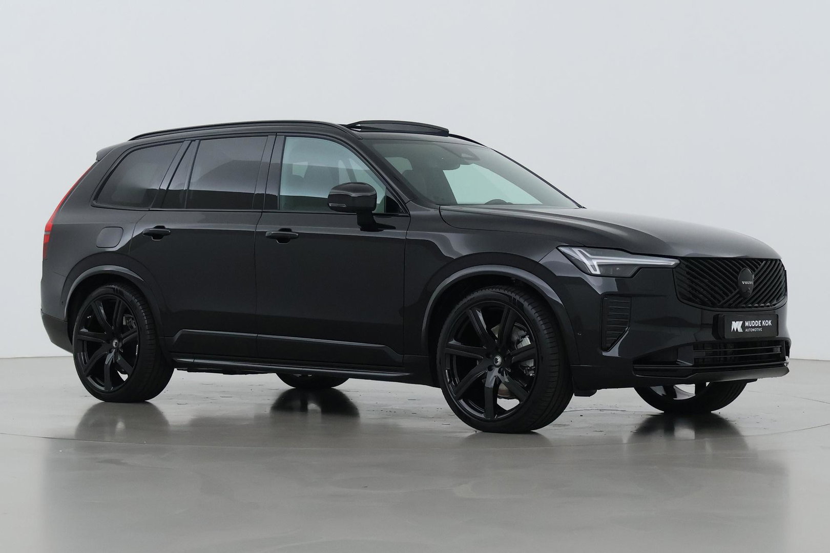 Volvo XC90 T8 Ultra Black Edition | HEICO 22 inch | Luchtvering | Bowers & Wilkins | Stoelventilatie | Trekhaak