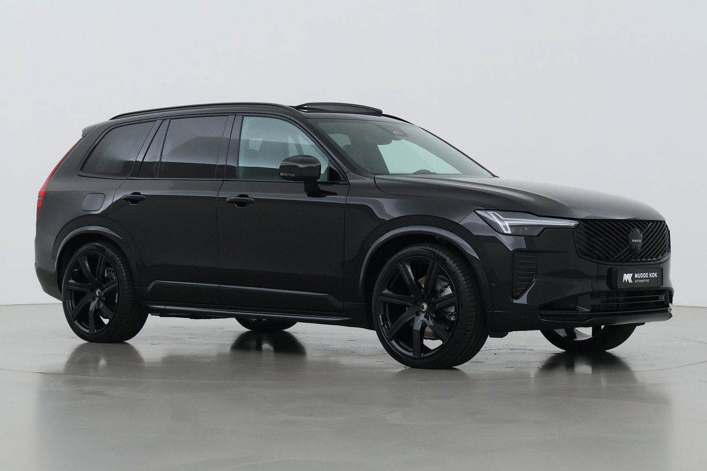 Volvo XC90 T8 Ultra Black Edition | HEICO 22 inch | Luchtvering | Bowers & Wilkins | Stoelventilatie | Trekhaak
