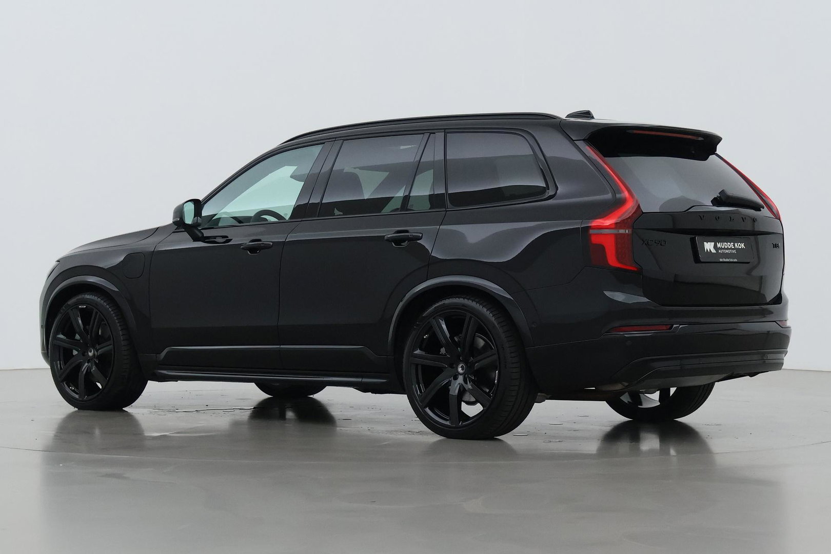 Volvo XC90 T8 Ultra Black Edition | HEICO 22 inch | Luchtvering | Bowers & Wilkins | Stoelventilatie | Trekhaak