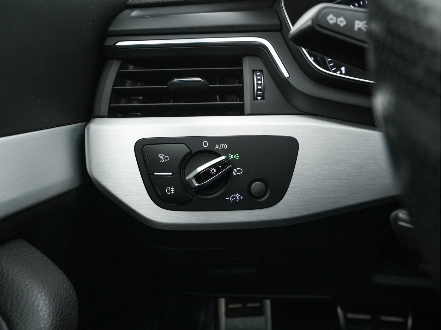 Audi A4 Avant 1.4 TFSI Sport S line edition Aut. *LEATHER-FABRIC | FULL-LED | SPORT-SEATS | NAVI-FULLMAP | SHIFT-PADDLES | PRIVACY-GLASS | ECC | PDC | CRUISE | 18''ALU*