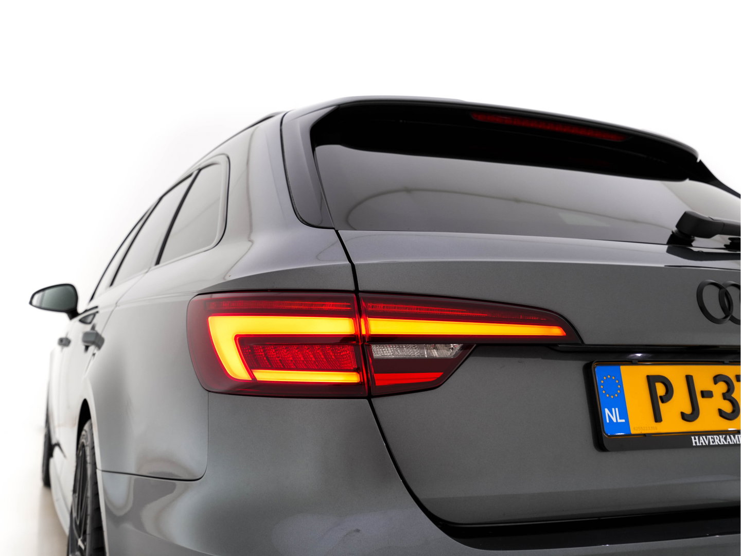 Audi A4 Avant 1.4 TFSI Sport S line edition Aut. *LEATHER-FABRIC | FULL-LED | SPORT-SEATS | NAVI-FULLMAP | SHIFT-PADDLES | PRIVACY-GLASS | ECC | PDC | CRUISE | 18''ALU*