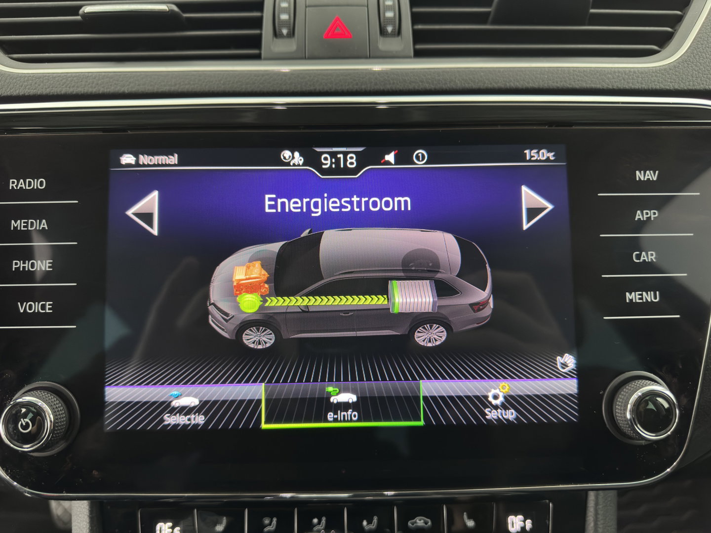 Škoda Superb Combi 1.4 TSI iV Business Edition Plus (Plug-in) (INCL.BTW) Aut. *FULL-LED | DIGI-COCKPIT | ADAPTIVE-CRUISE | BLIND-SPOT | MEMORY-PACK | CARPLAY | CAMERA | HEATED-COMFORTSEATS | NAVI-FULLMAP | AMBIENT-LIGHT | PRIVACY-GLASS | SHIFT-PADDLES |